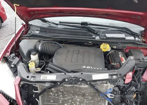 2016 Chrysler Town & Country Touring z USA, uszkodzony, nr VIN 2C4RC1BG8GR187115